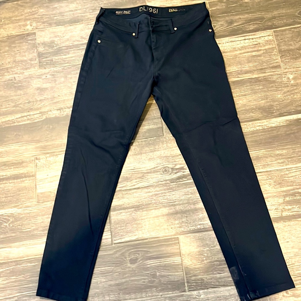 DL 1961 Black 4way stretch and 360 comfort Emma Legging Size 32